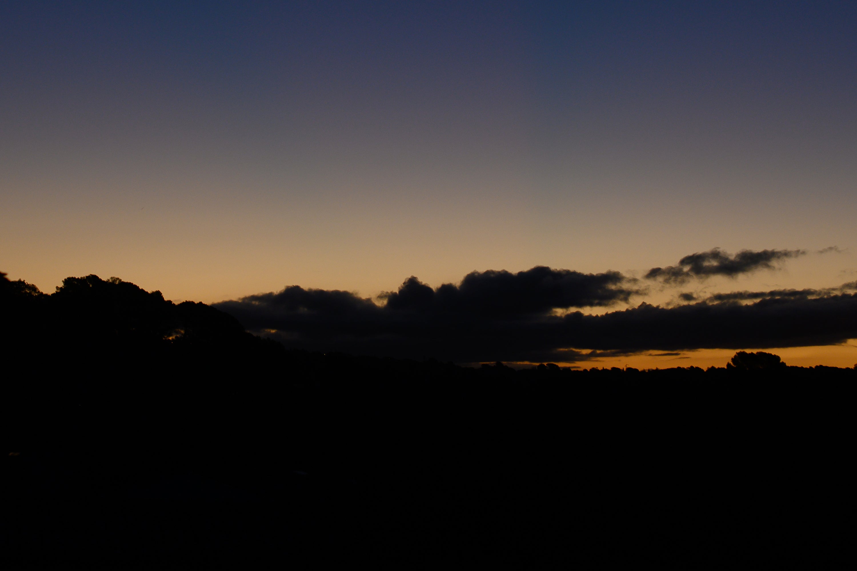 Picture of evening sunset horizon with clouds.