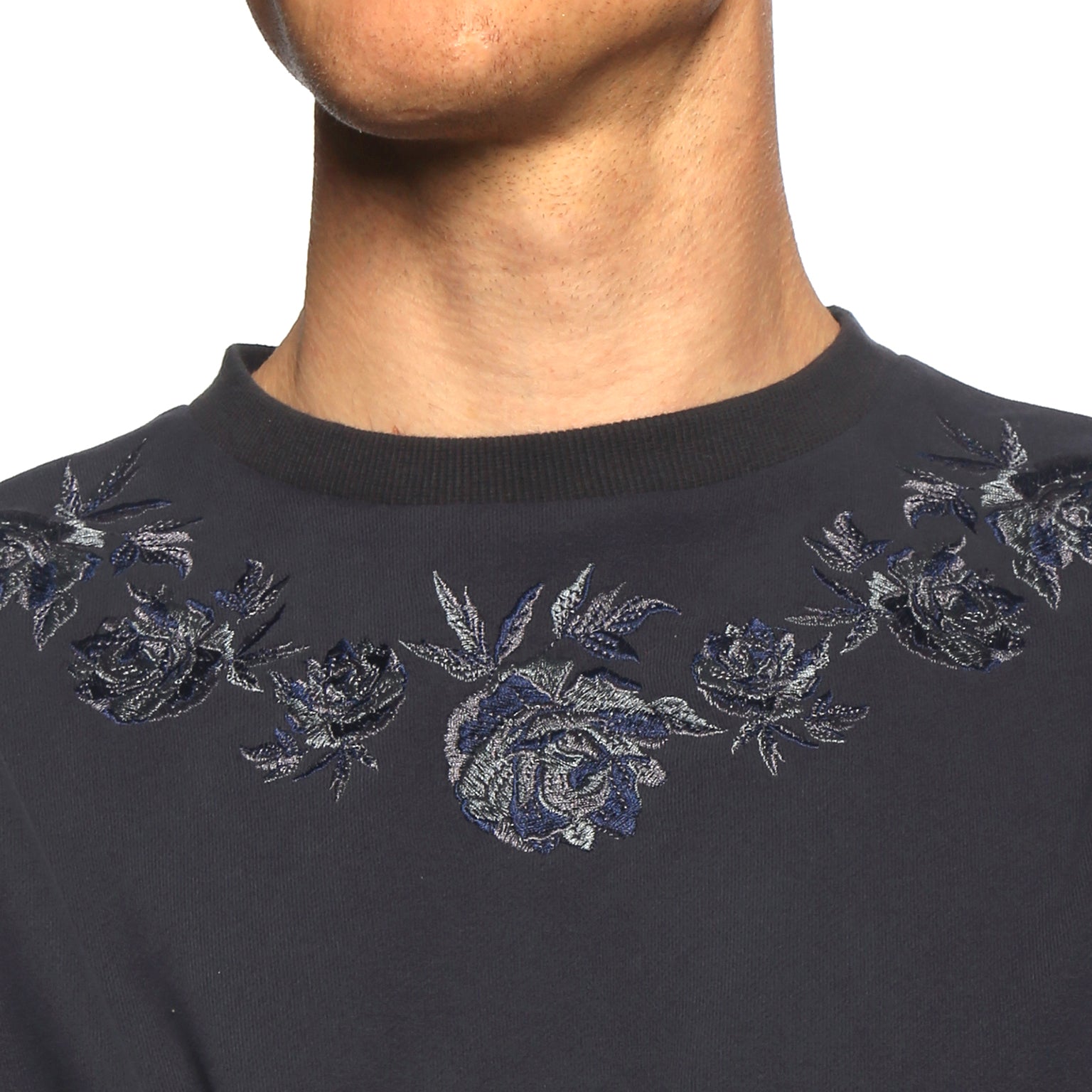 RESORT '24- Marine Blue Bouquet Embroidered Sweatshirt
